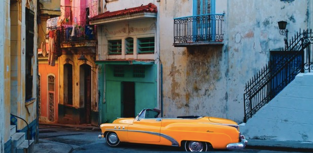 How long will Cuban streets look like this? Photo credit: http://www.classicjourneys.com/blog/the-cuban-contradiction/